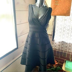 HOLIDAY FIT & FLARE Dress - White House Black Market- size 4, pre-loved
